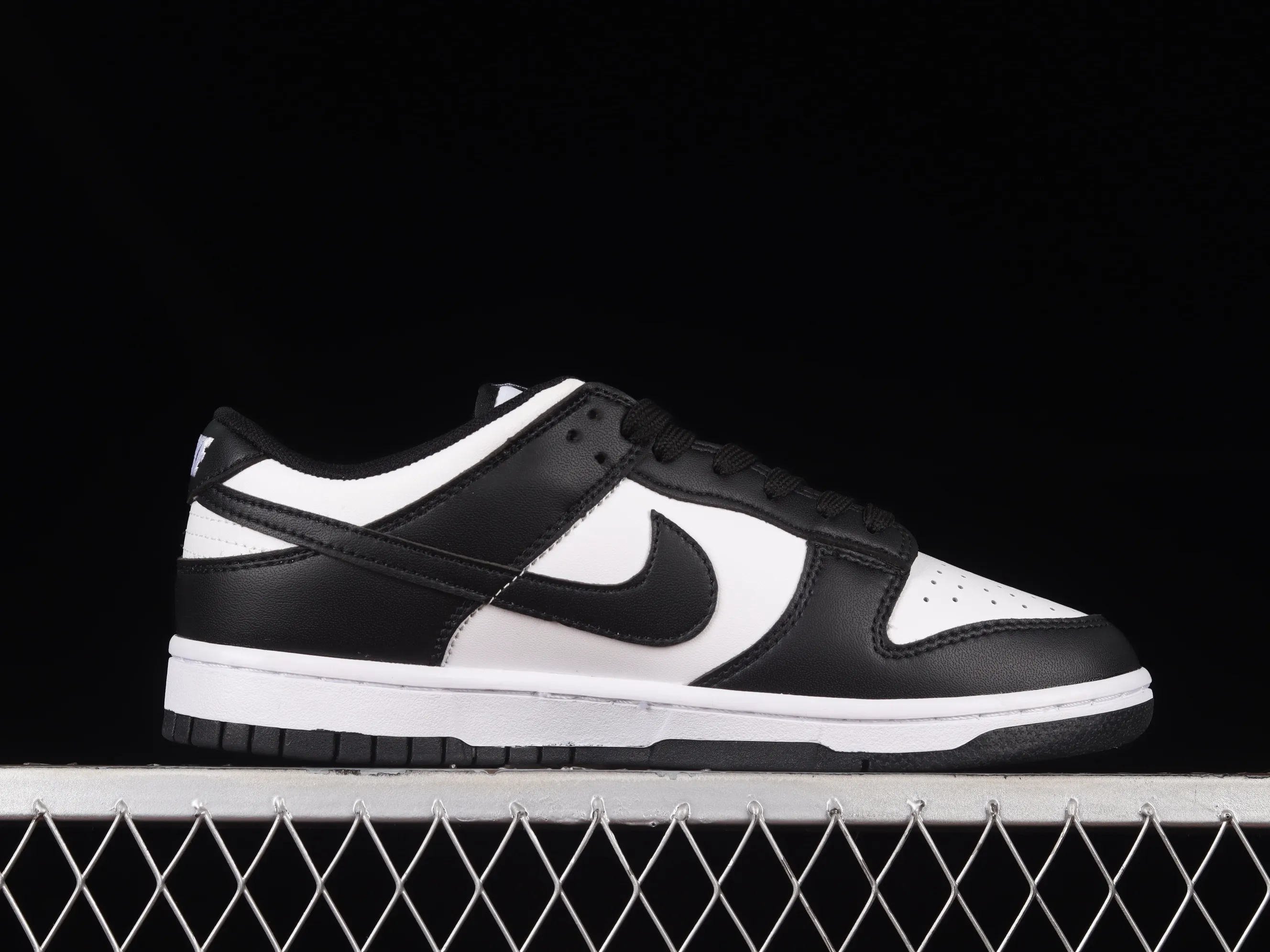 All Categories Nk SB Dunk Series Nk SB Dunk Low Low-top Sneakers B1 Special Price Nk SB Dunk Low Black and White Panda SB Smashed Backboard Fashion Casual Sneakers DD1391-100